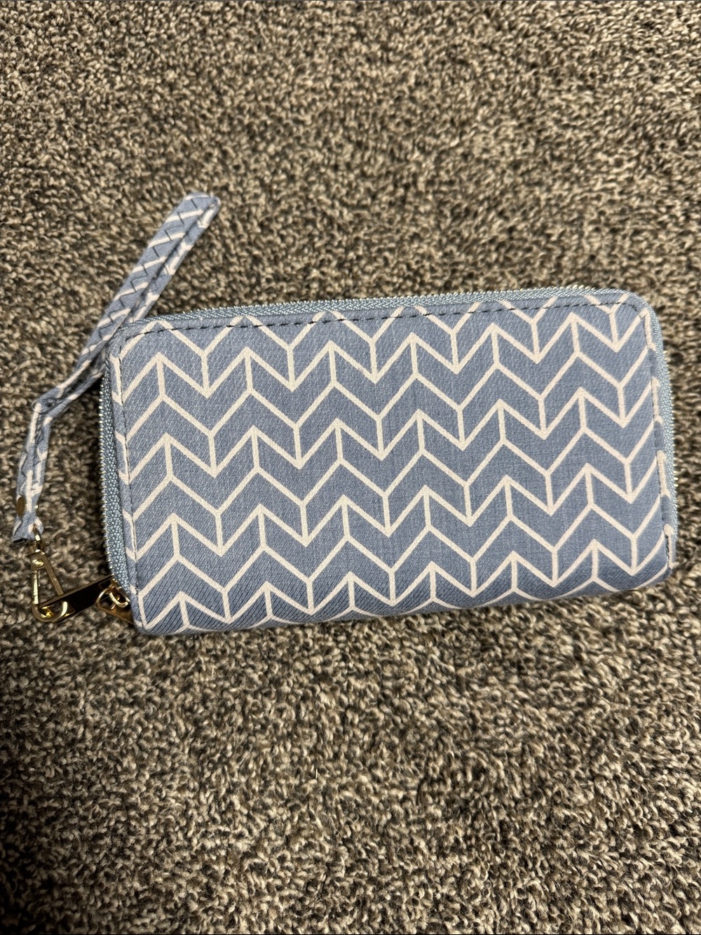 NWT Maurices Blue Chevron Zip-Around Wristlet Wallet